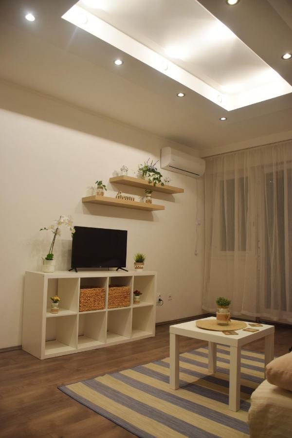Feel Danube Apartment Zemun ภายนอก รูปภาพ