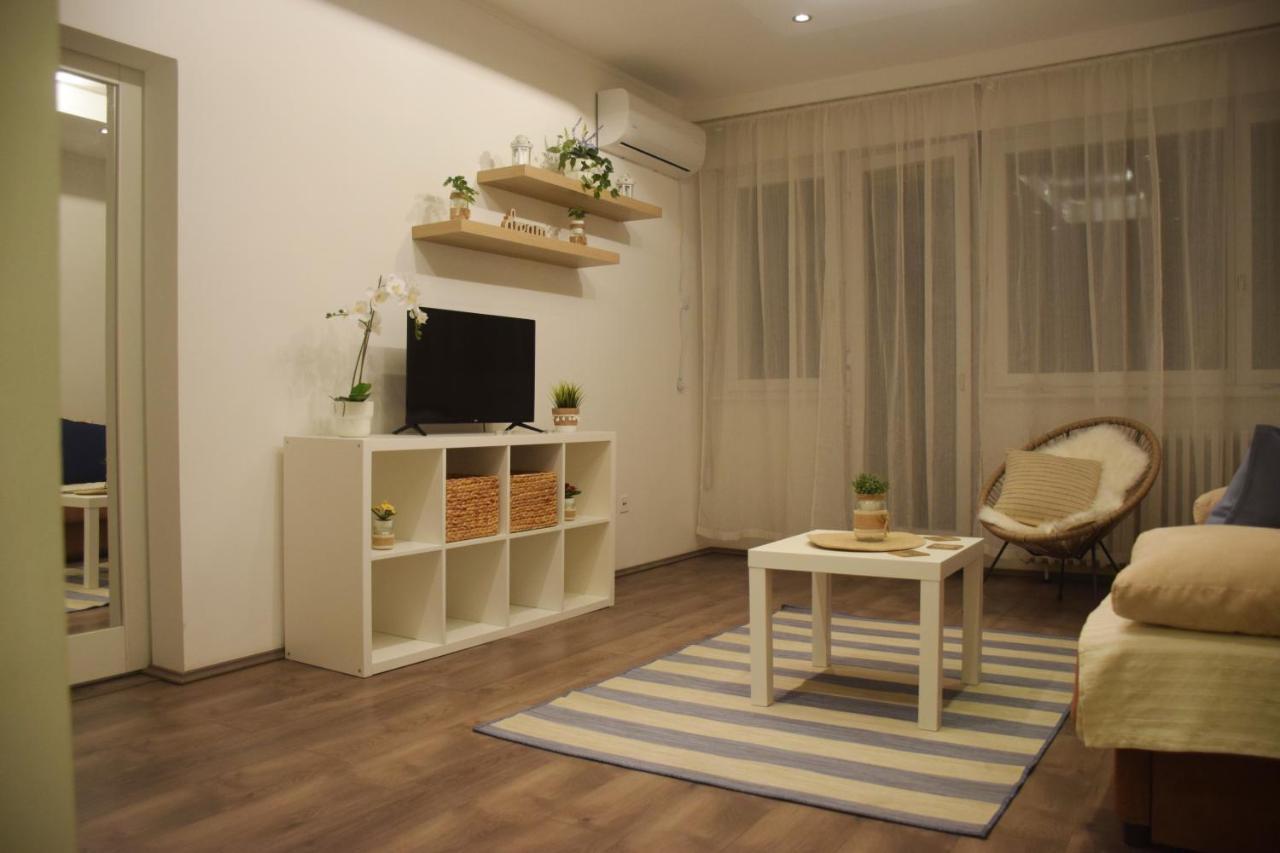 Feel Danube Apartment Zemun ภายนอก รูปภาพ