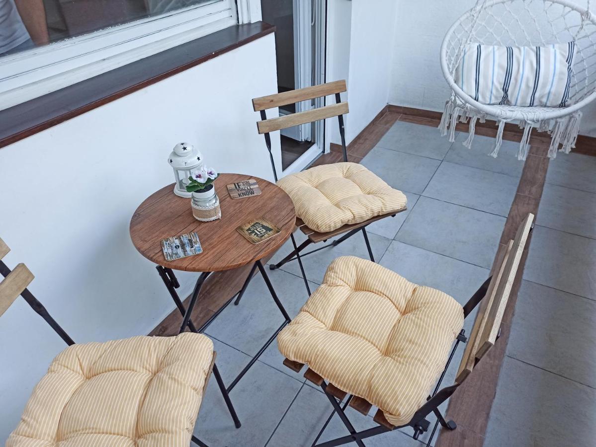 Feel Danube Apartment Zemun ภายนอก รูปภาพ