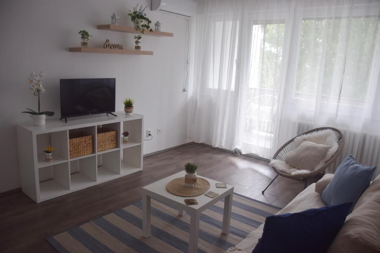 Feel Danube Apartment Zemun ภายนอก รูปภาพ