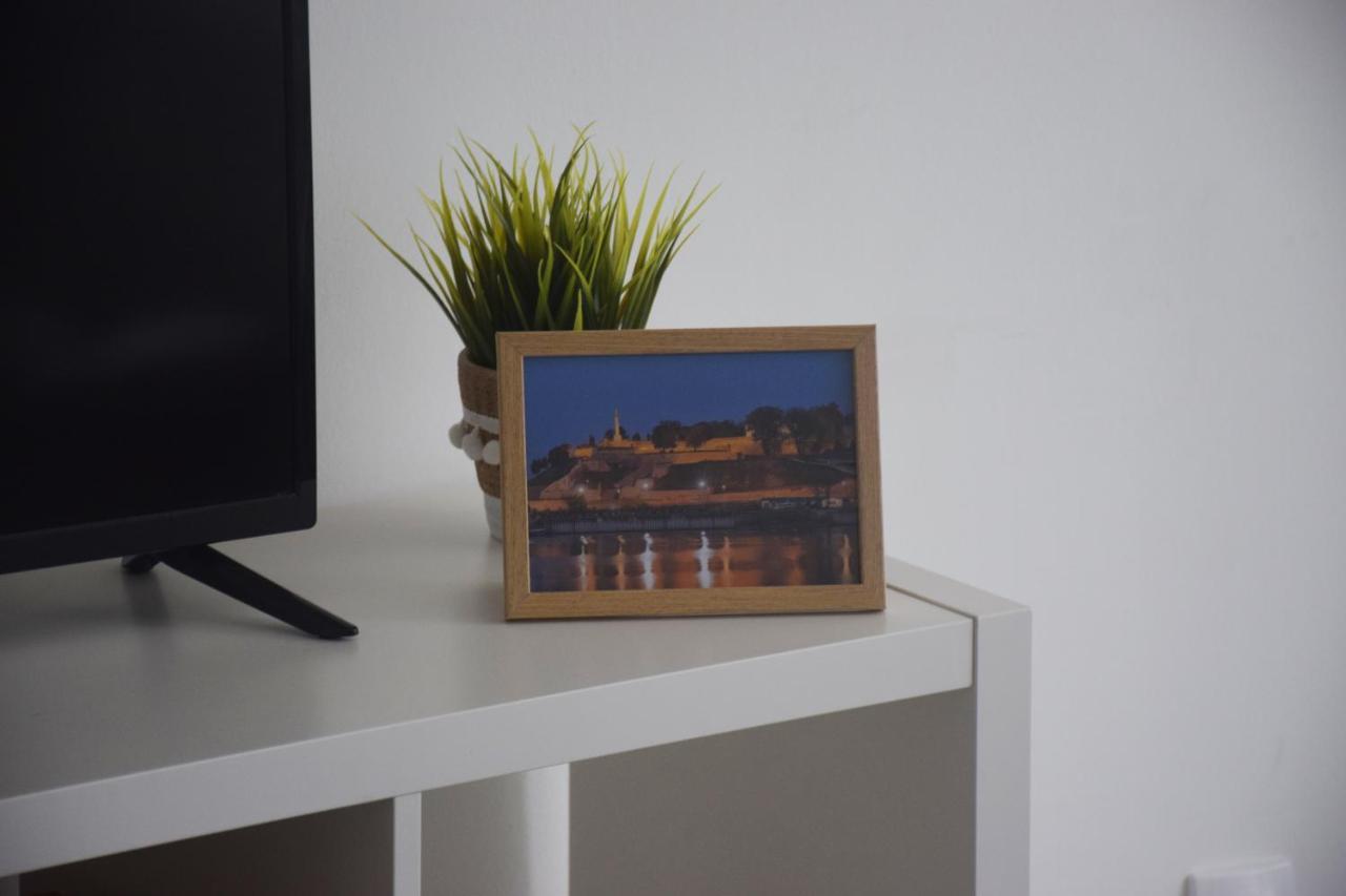 Feel Danube Apartment Zemun ภายนอก รูปภาพ