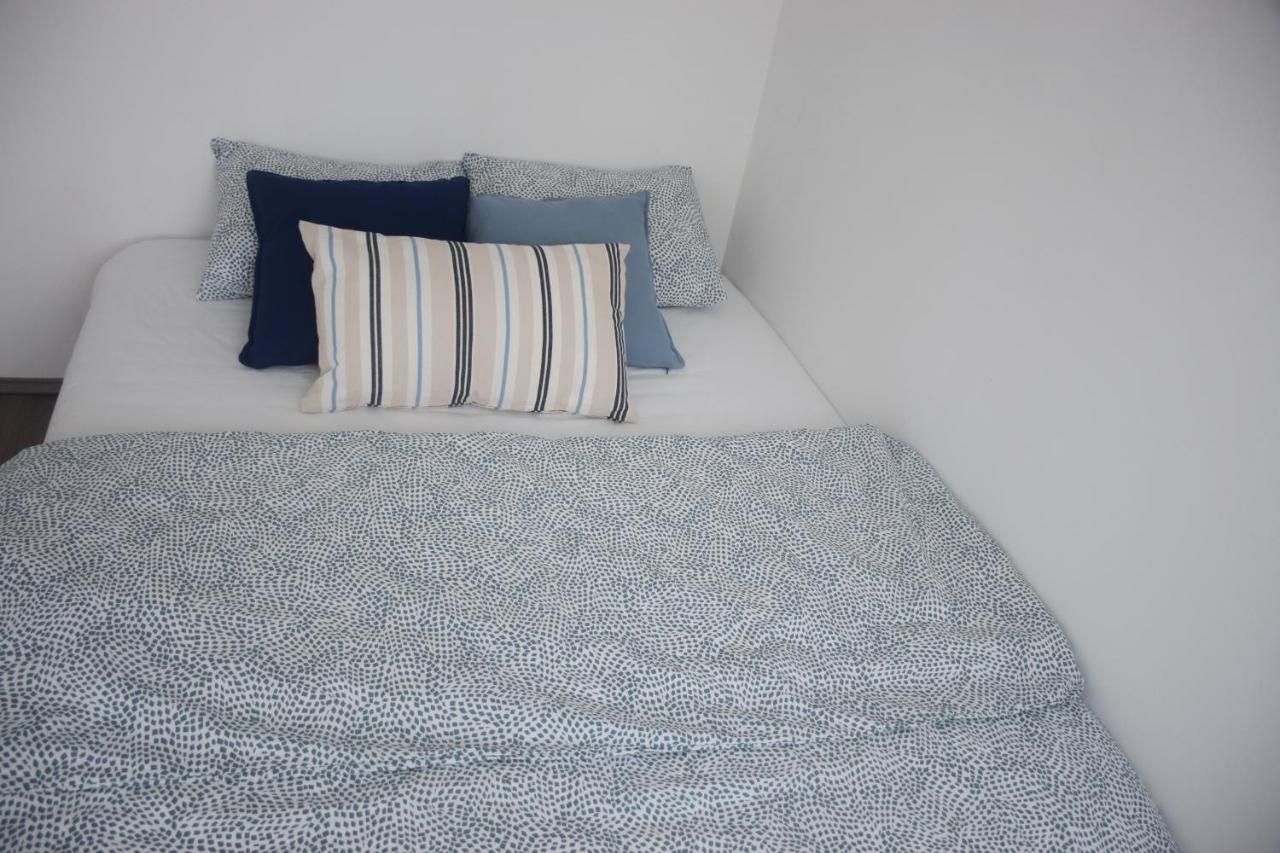 Feel Danube Apartment Zemun ภายนอก รูปภาพ